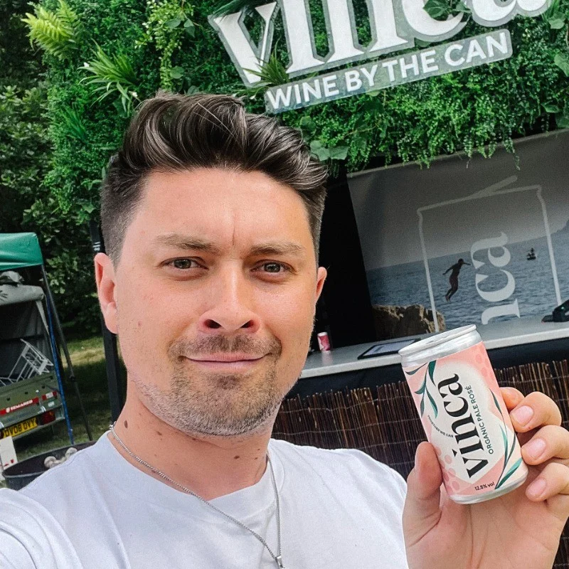 Vinca Wines canned organic wine with a SmartLinks GS1 Digital Link QR code on the label